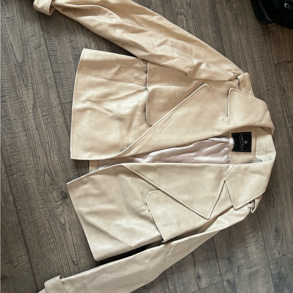 Elegant Cream Jacket by Bagatelle